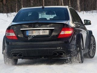 Семейство Mercedes Black Series впервые пополнится седаном Семейство Mercedes Black Series впервые пополнится седаном
