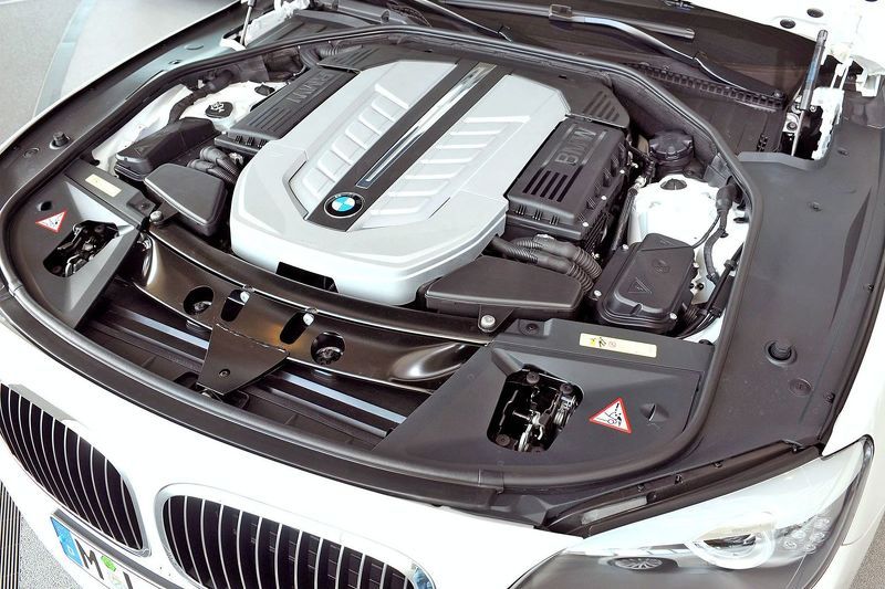 Семейство двигателей BMW V12