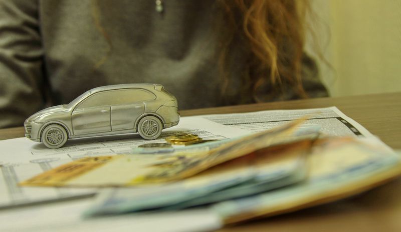 Кредит на покупку авто в беларуси. Порядок погашения автокредита. Автокредит в автосалоне. Кредит на автомобиль реклама. Автокредит или потребительский кредит что выгоднее.