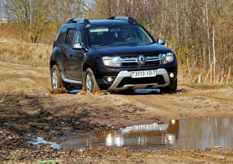 Рено дастер 4 на 4. Рено дастер 2021 в грязи. Renault duster 2020. Дастер еда. Renault duster 2009.
