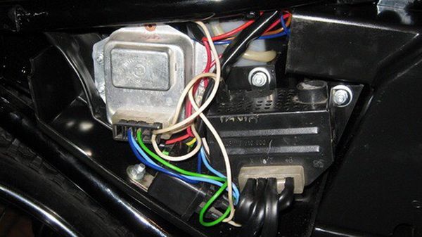 Ява ЧЕЗЕТ б/у : Реле-регулятор 12V № 3 ЯВА