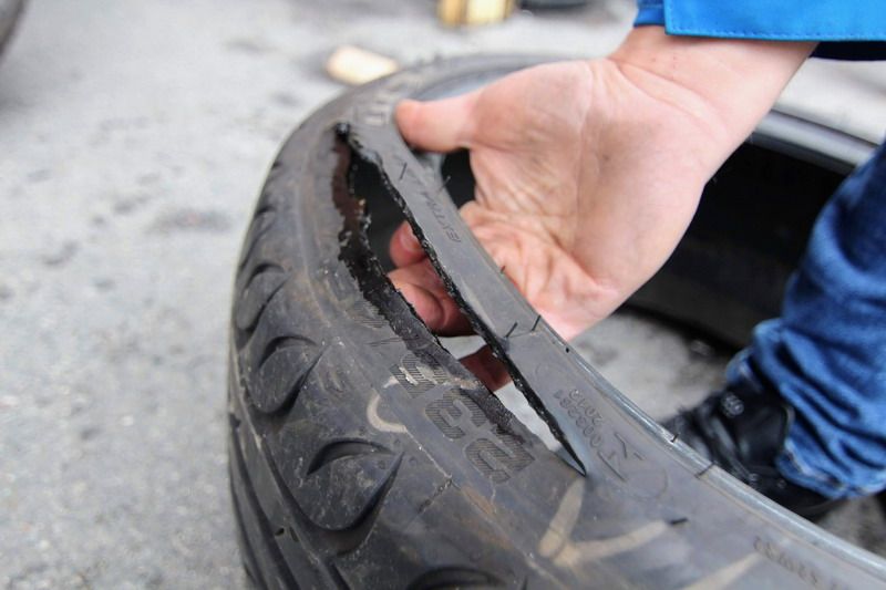 размер. можно ли вернуть шины. боковой порез шины. шина с дефектами на протектере. можно ли вернуть шины.