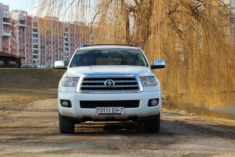 Toyota sequoia 5.7