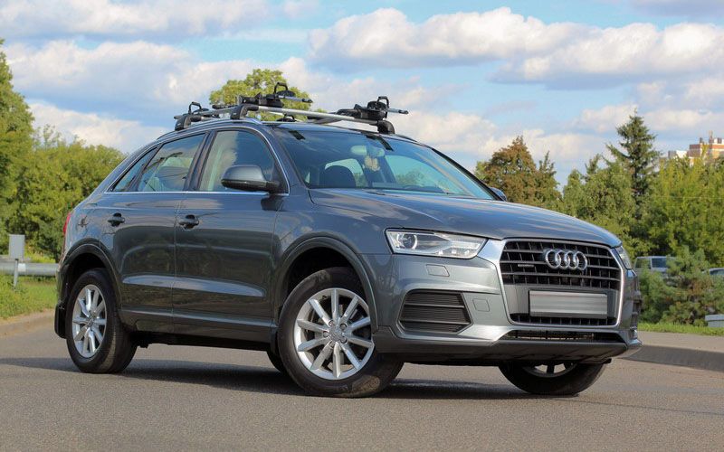audi q3 na podemnike nadezhnaya mashina
