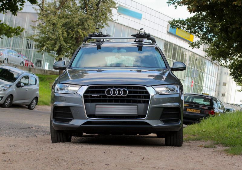 audi q3 na podemnike nadezhnaya mashina