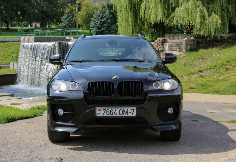 BMW X6 на подъемнике. «Многие проблемы связаны с агрессивной ездой»