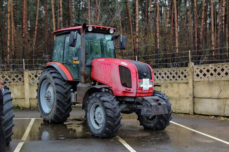 Этот трактор «Беларус» не конфискован. Его просто реализует МТЗ через аукцион