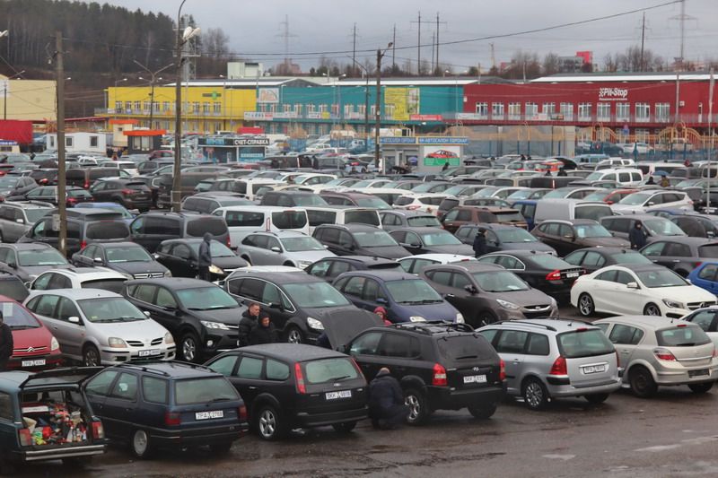 Авторынок белоруссии. Белорусский авторынок. Автомобильный рынок в Могилеве. Авторынок Малиновка. Авторынок Каштак.