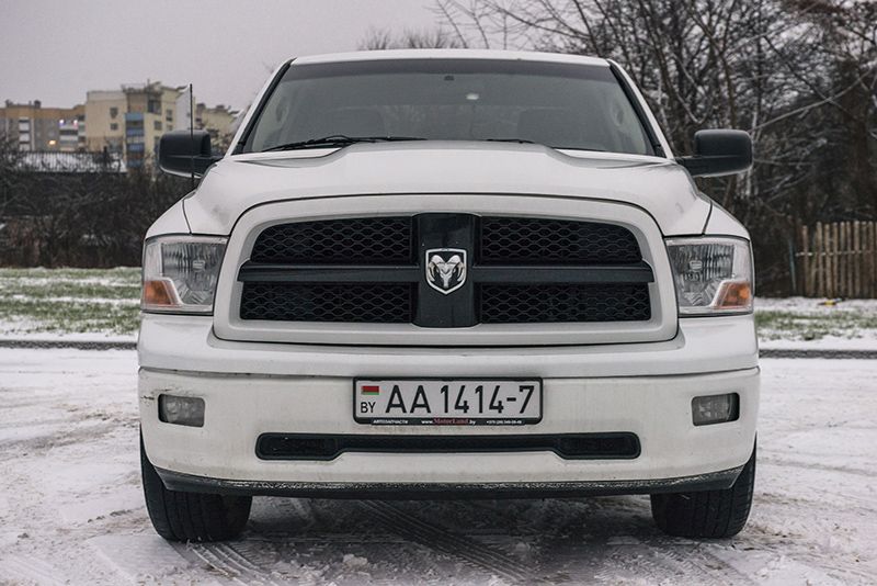 Голубой пикап dodge