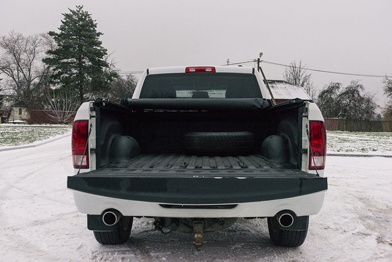 Dodge Ram Na Podemnike Pod Kapotom 5 7 Litra Posle Pokupki Srazu Ustanovil Gbo Novosti Avtomalinovka