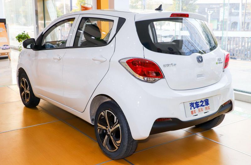 Машина changan unik